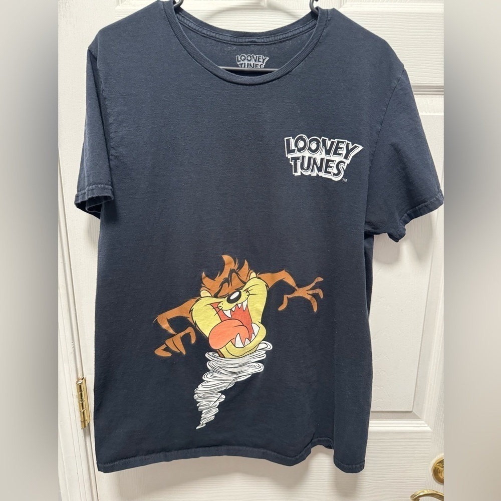 Looney Tunes men’s tees shirt size Large‎